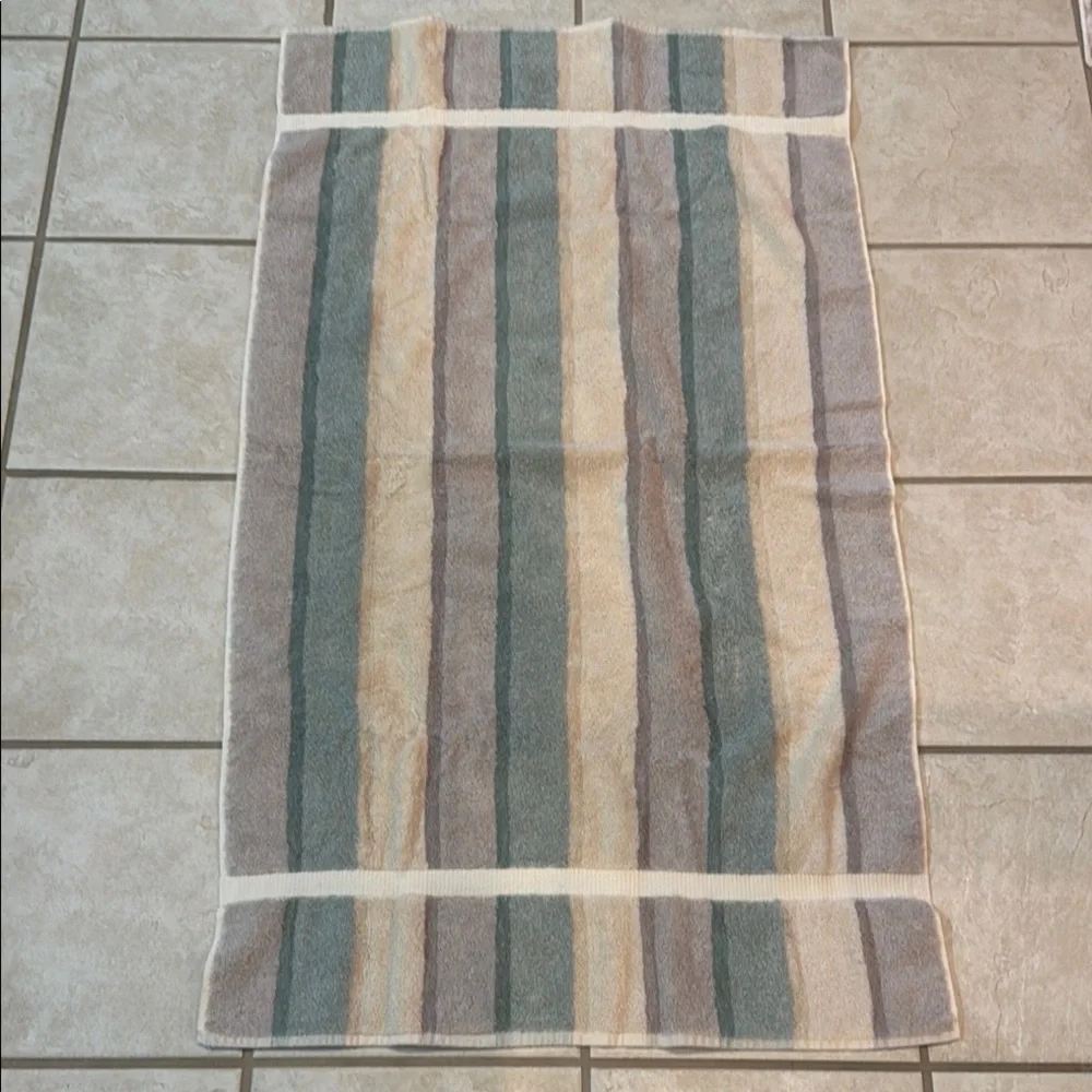 Centennial Towel Vintage Striped Bath Towel Cream, Tan, Light Brown and Greens